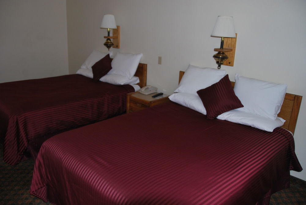 National 9 Mount Nebo Motel Nephi Kültér fotó